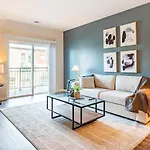 Landing Modern Apartment With Amazing Amenities