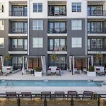 Bright 2-Bedroom Condo In Downtown With Parking