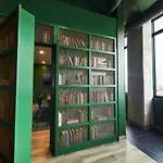 Live The High Life Chic 2Br Apartment In Bhm