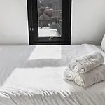 High-Rise Living Sleek N Cozy Minutes From Uab
