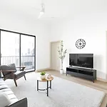 Stylish 1Br Apt Steps From Downtown Fun