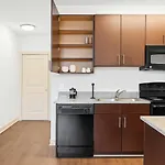 Elegant Studio Near Bars, Dining And Uab