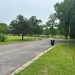 Large Renovated Cottage On East Lake Park