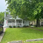 Large Renovated Cottage On East Lake Park