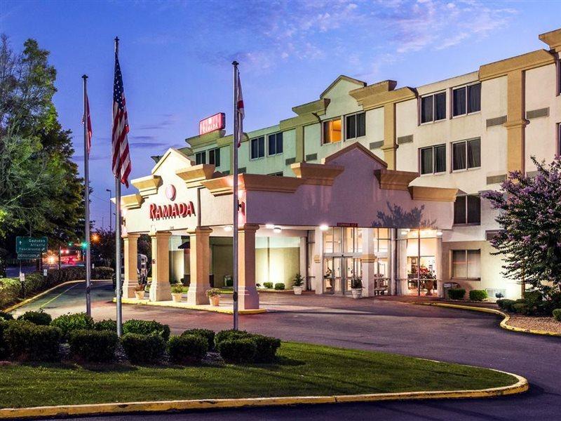 Ramada By Wyndham Airport Hotel 3*