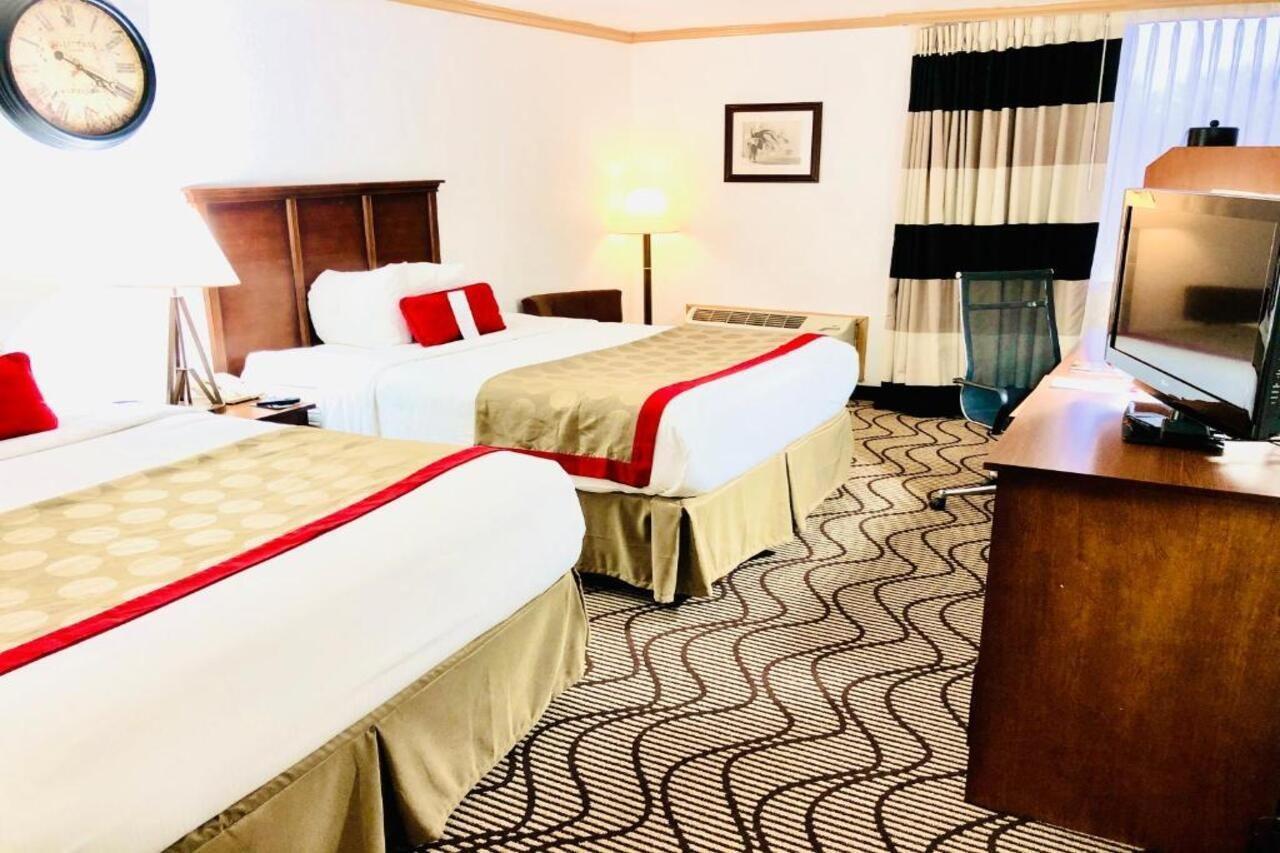 Hotel Ramada By Wyndham Airport