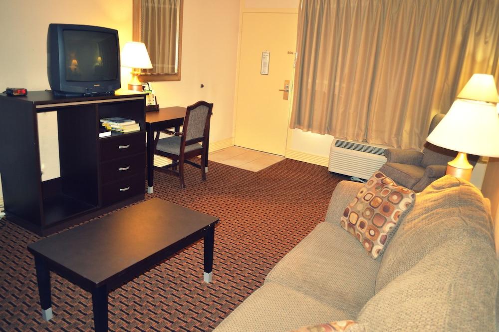 Parkway Hotel 2*