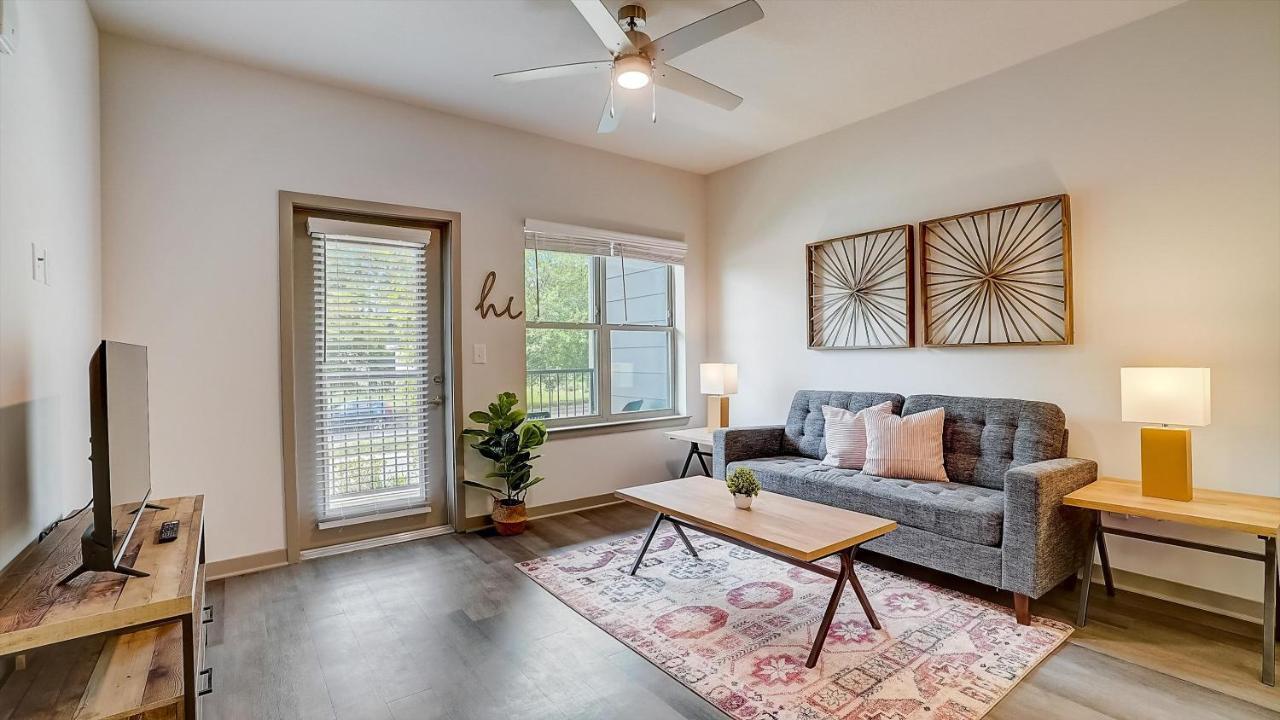 Frontdesk Axel Row Apts Avondale Apartment