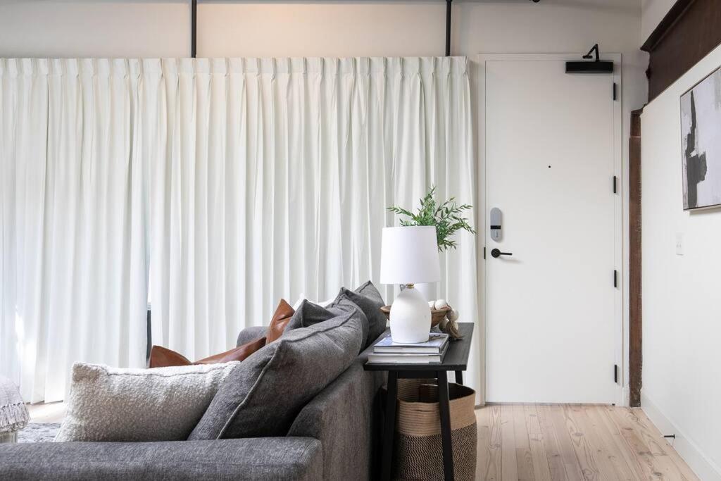 Apartment New Dt Bhm L 2 King Beds L Park Free L Walk Everywhere