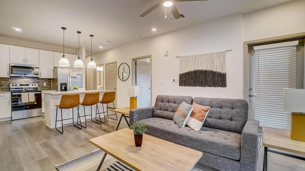 Apartment Frontdesk Axel Row Apts Avondale