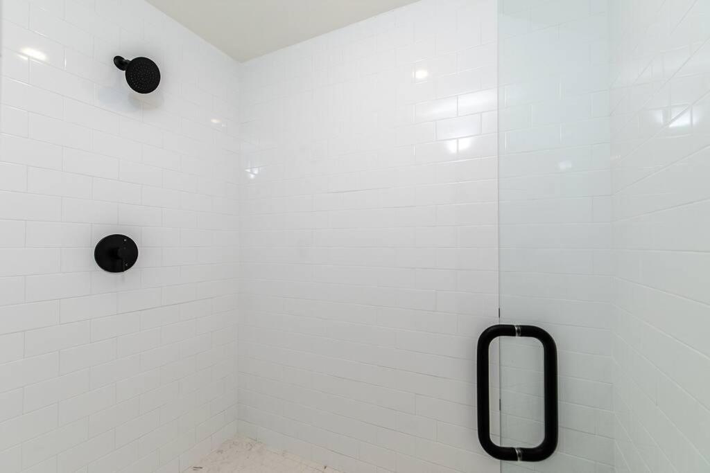 Apartment New Dt Bhm L 2 King Beds L Park Free L Walk Everywhere *