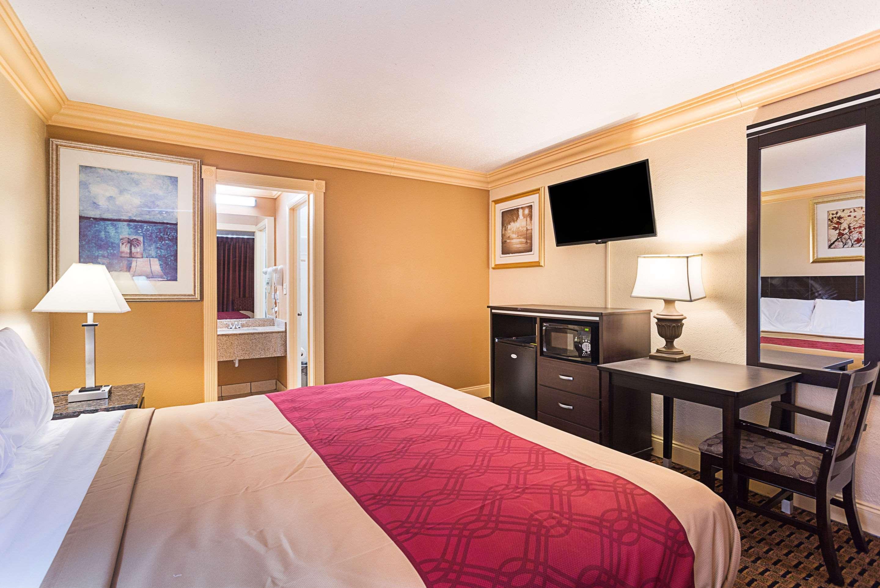 Parkway Hotel 2*