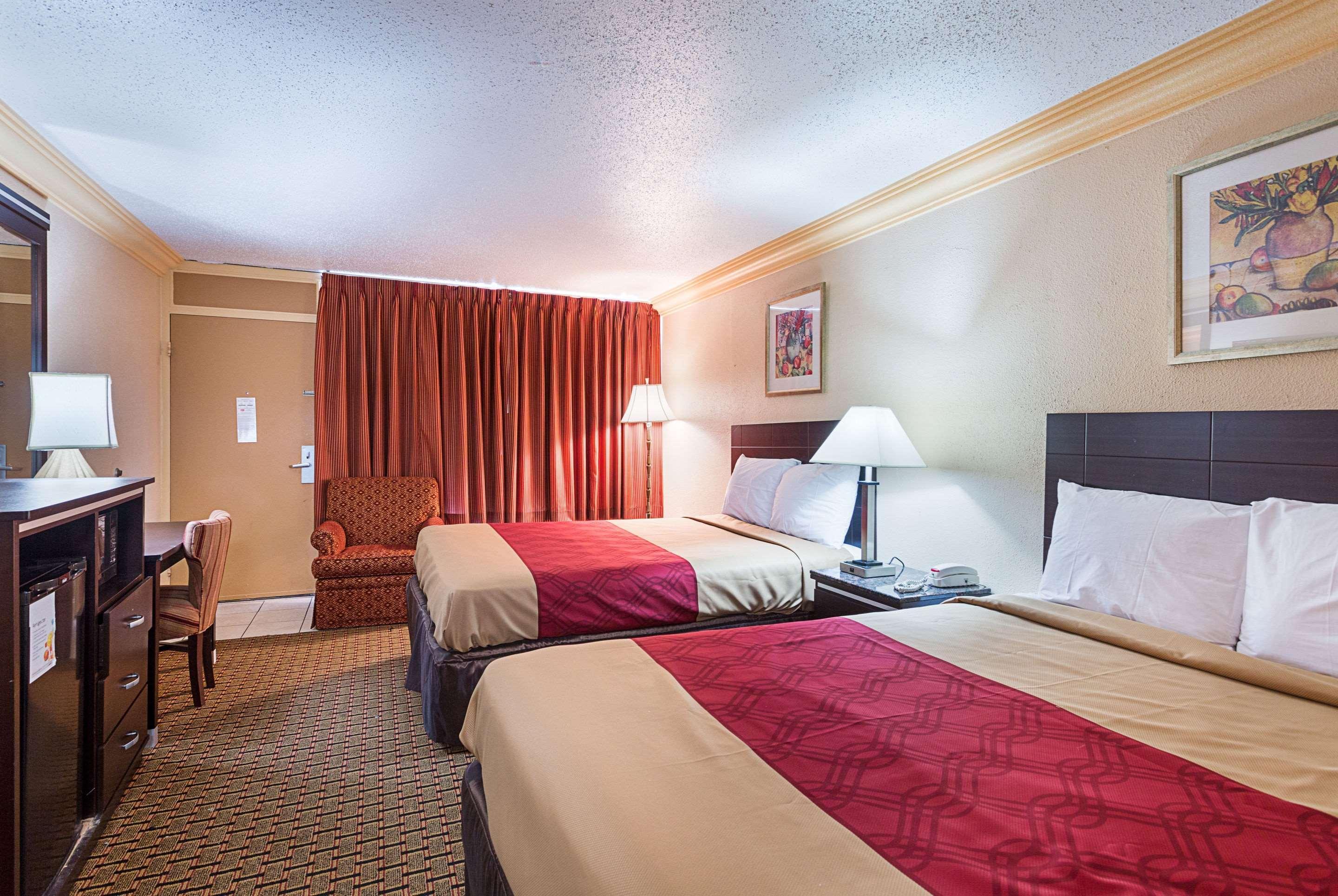 Hotel Parkway 2*
