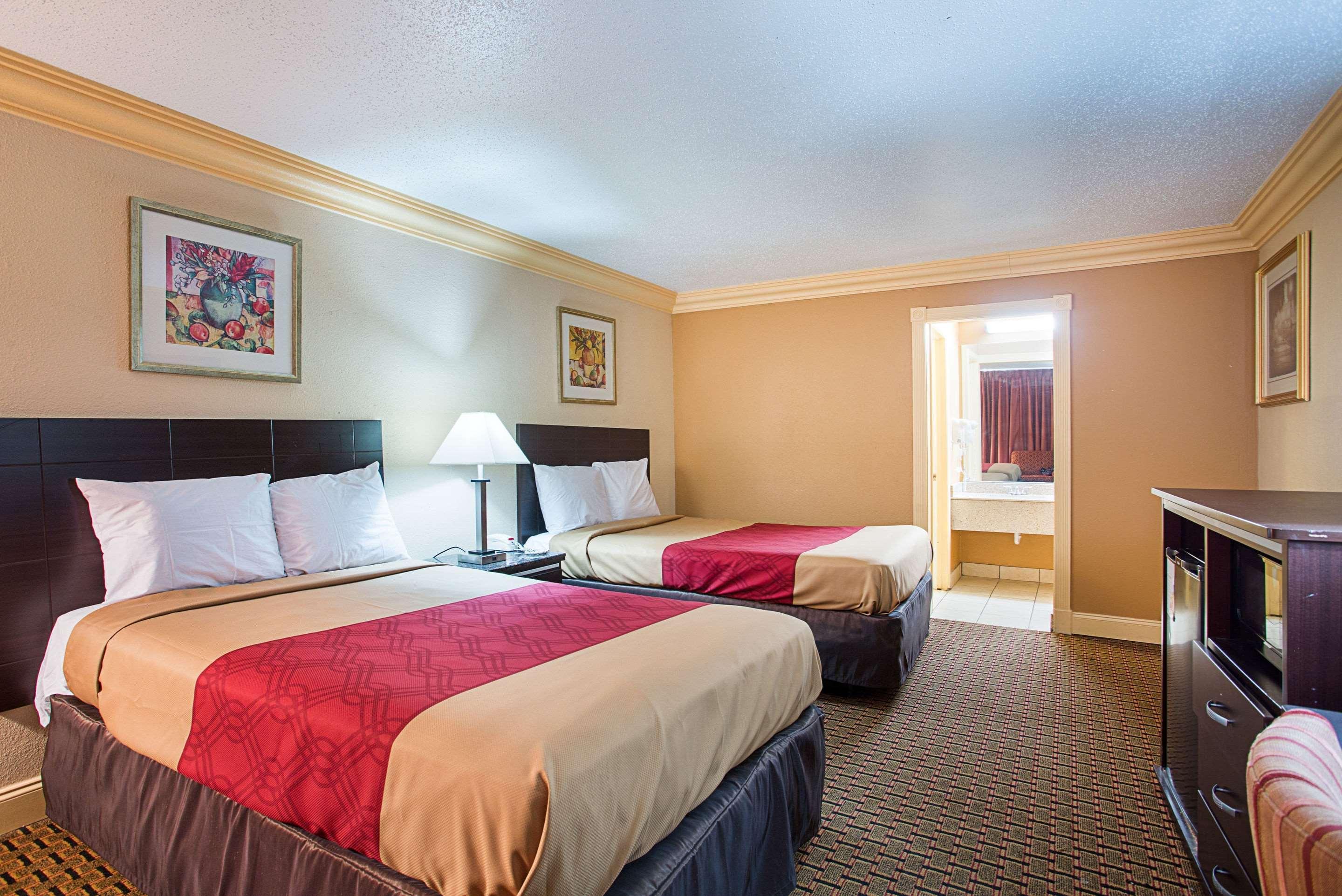 Hotel Parkway 2*