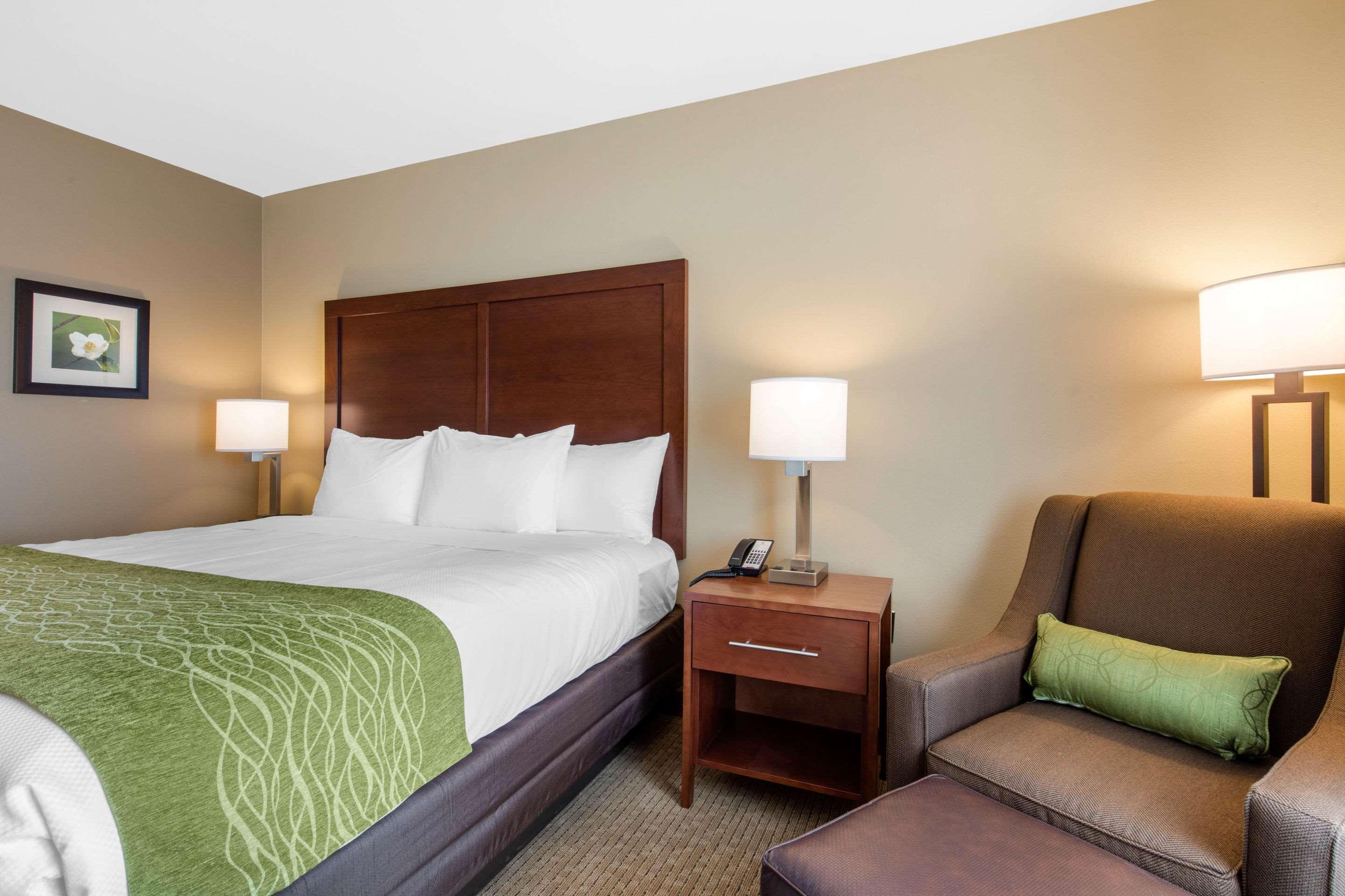 Comfort & At Crossplex Village 3*
