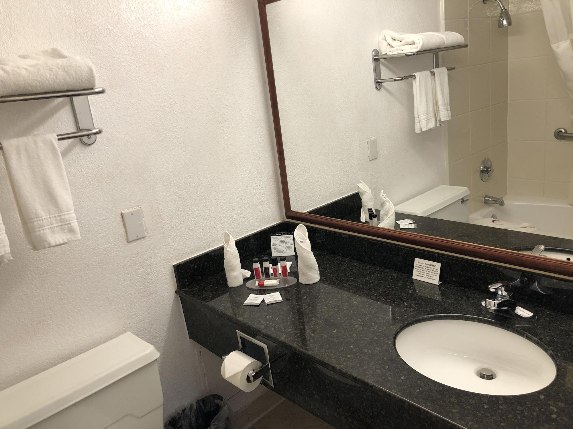 Hotel Ramada By Wyndham Airport