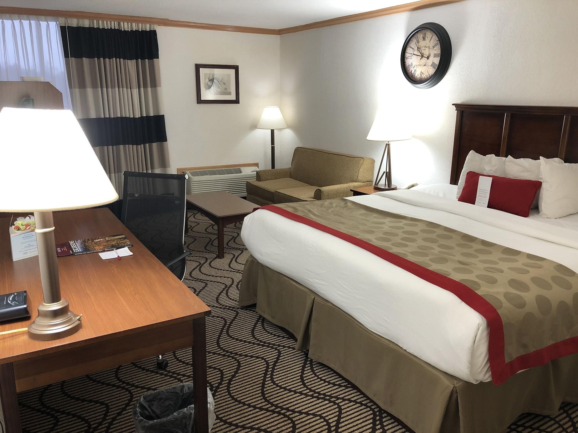 Ramada By Wyndham Airport 3*