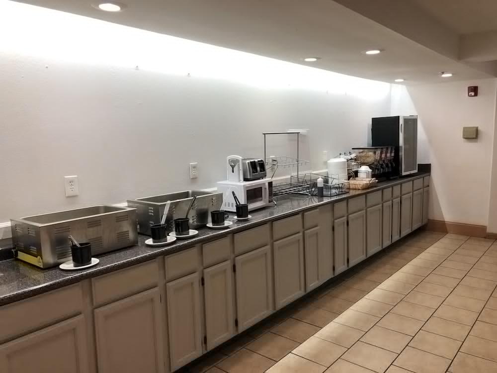 Ramada By Wyndham Airport 3*