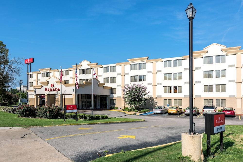 Ramada By Wyndham Airport 3*