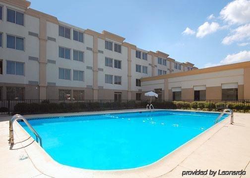 Ramada By Wyndham Airport Hotel 3*