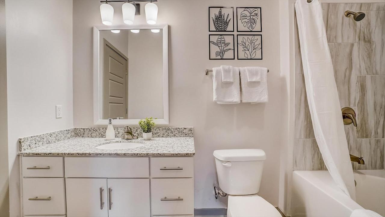 Frontdesk Axel Row Apts Avondale