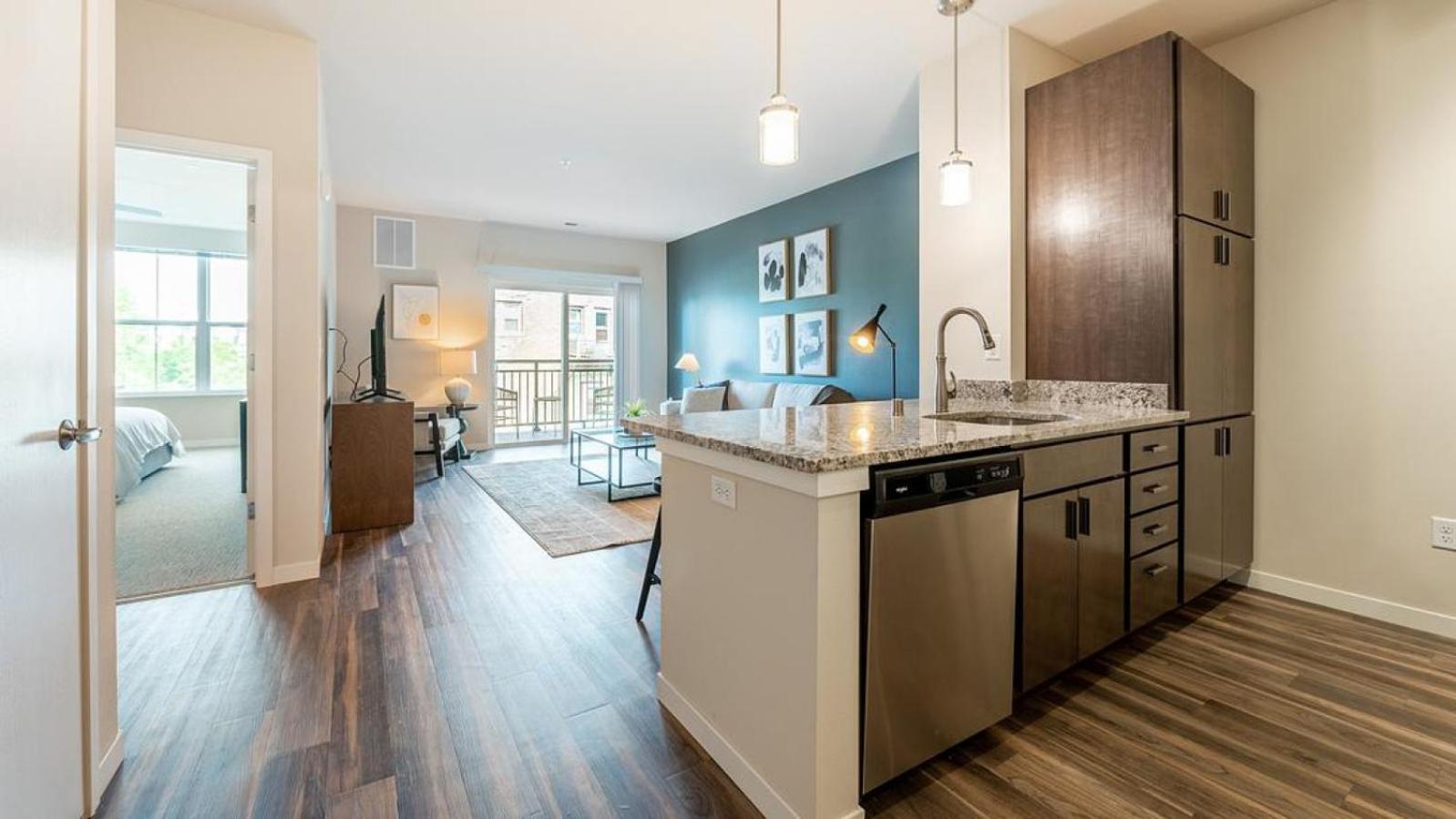Landing Modern With Amazing Amenities * Birmingham