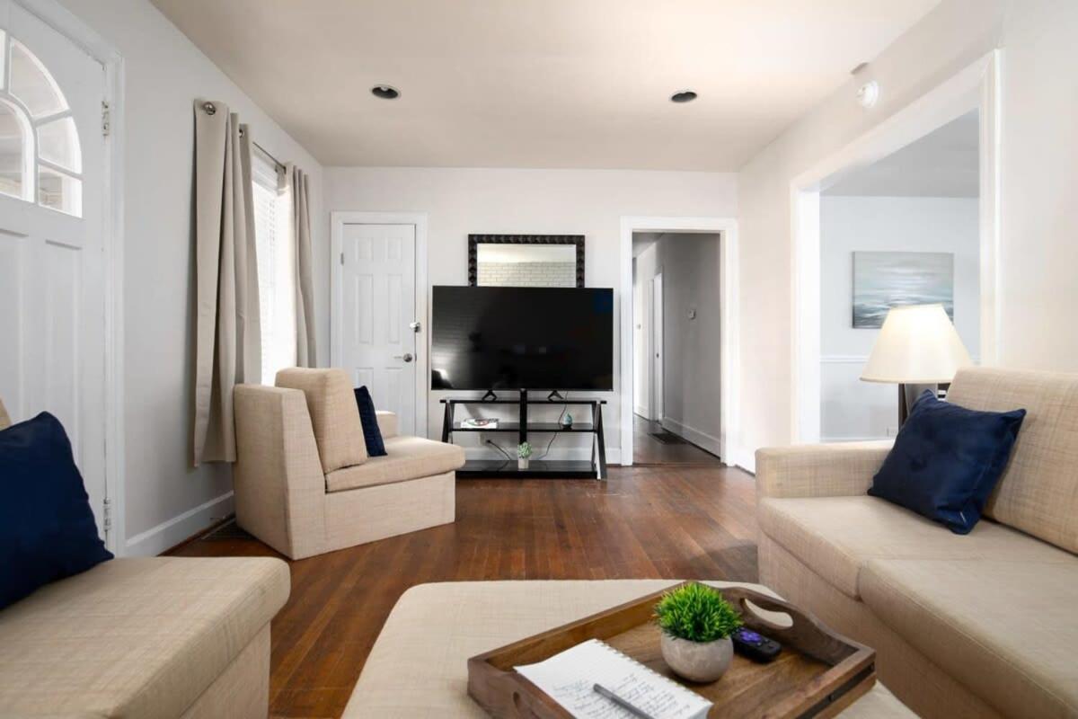 Bungalow- Less The 10 Mins From Downtown *