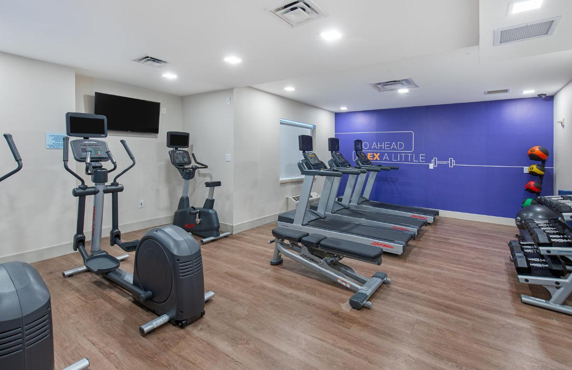 Express & - Inverness 280 By Ihg Hotel