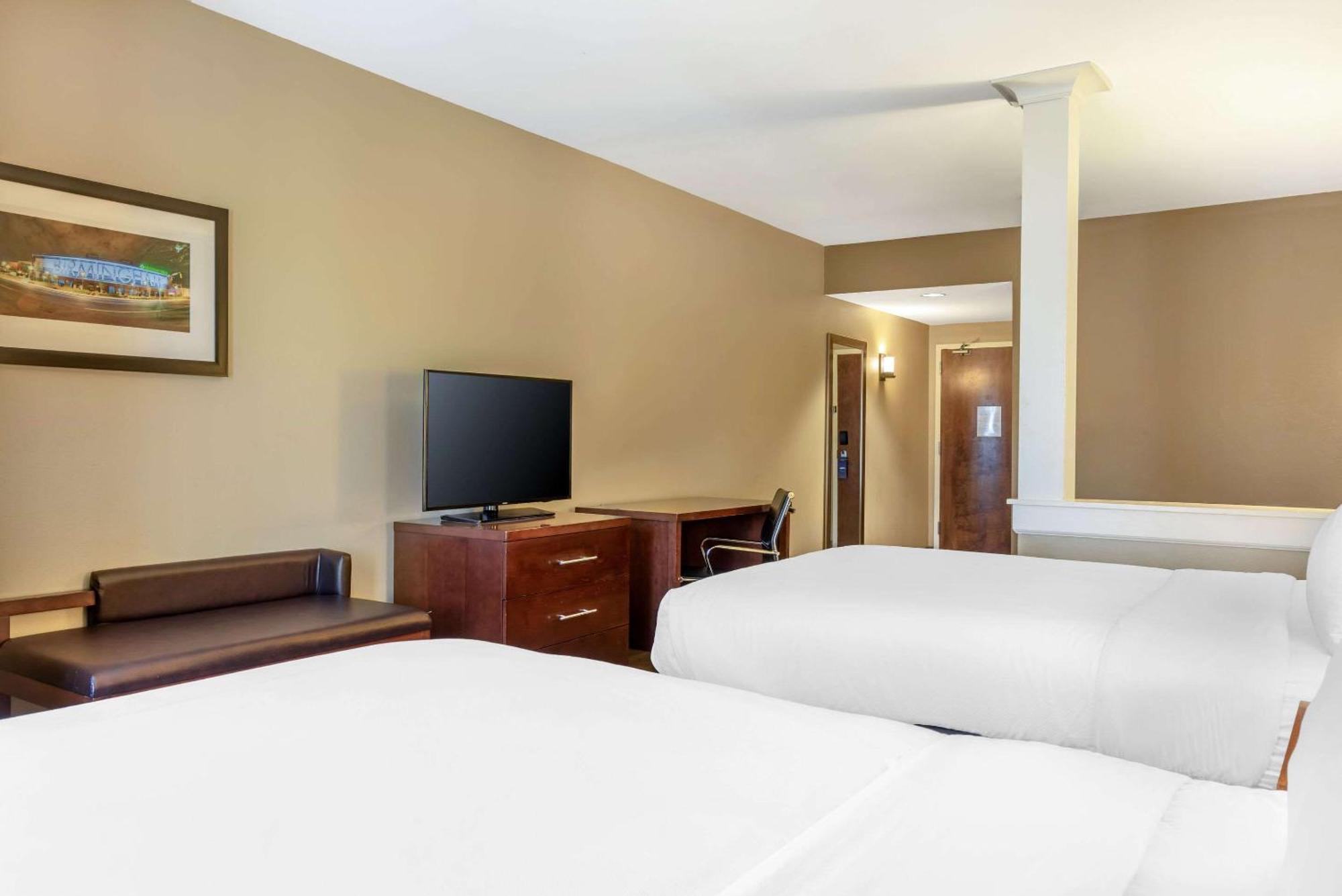 Hotel Comfort & At Crossplex Village Birmingham