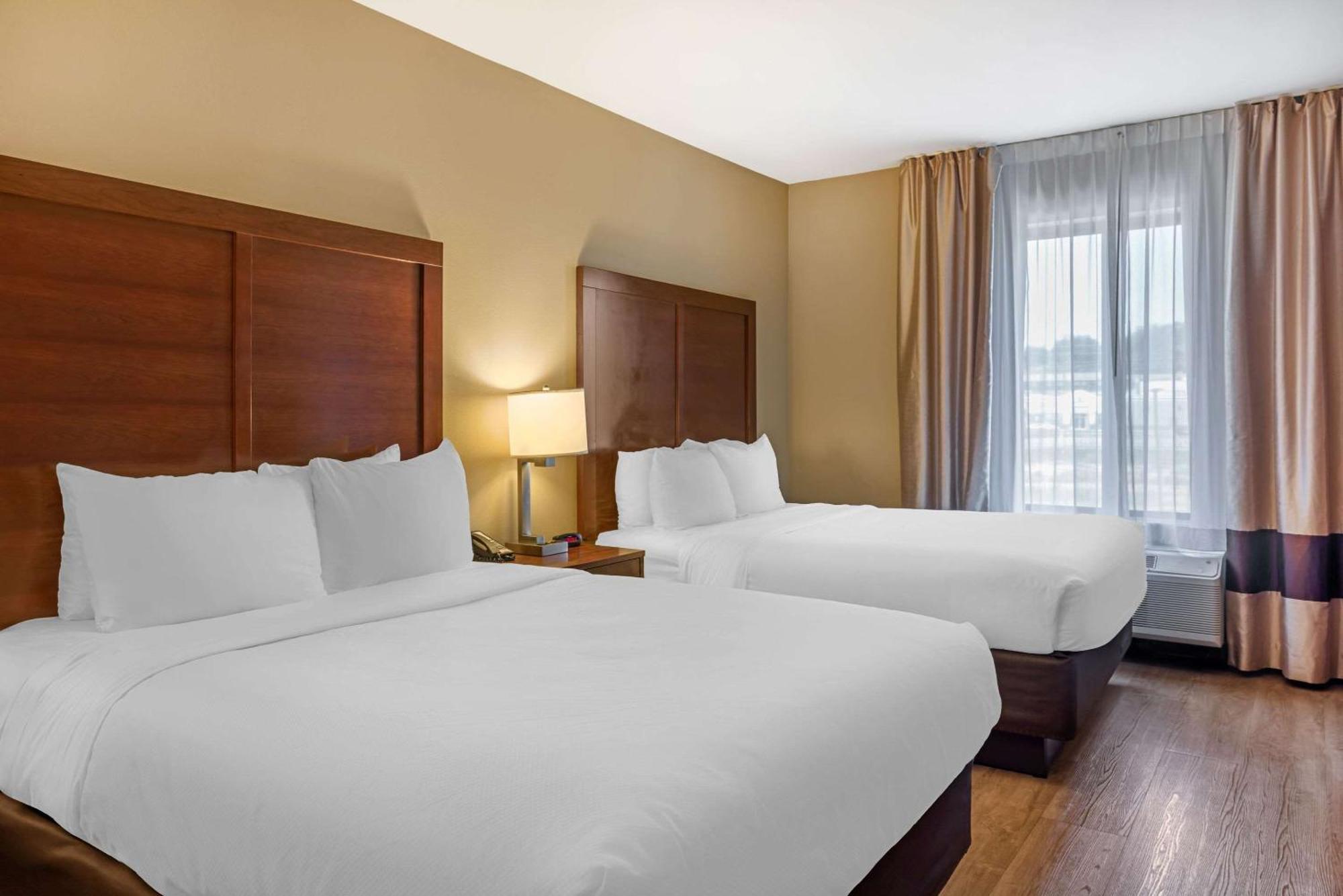 Comfort & At Crossplex Village Hotel