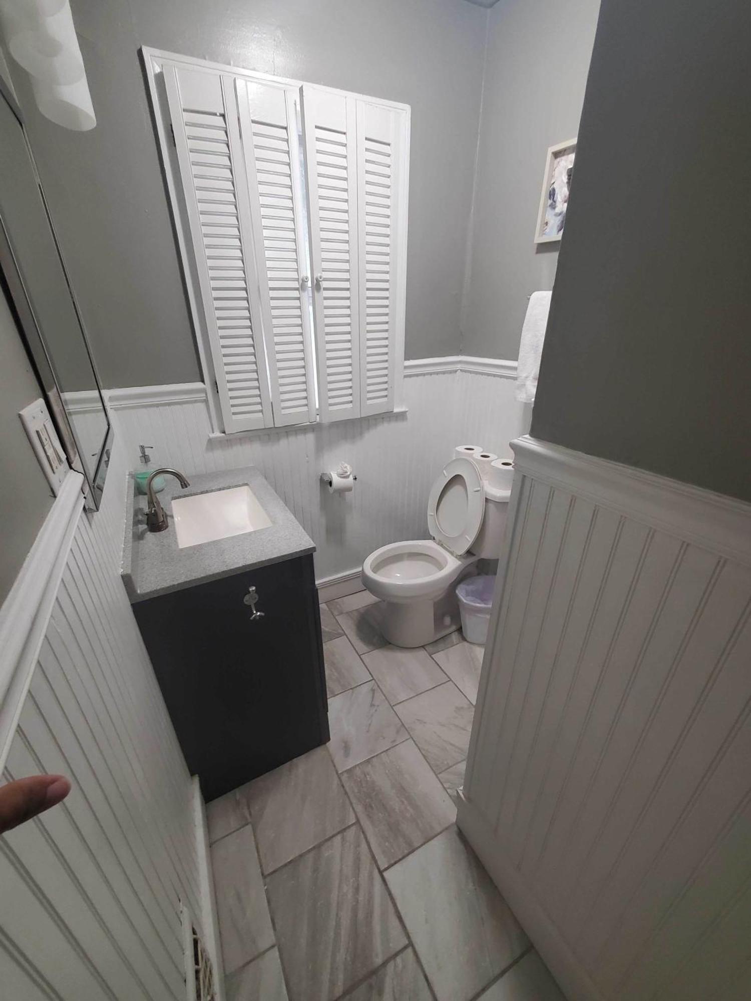 Bungalow- Less The 10 Mins From Downtown *