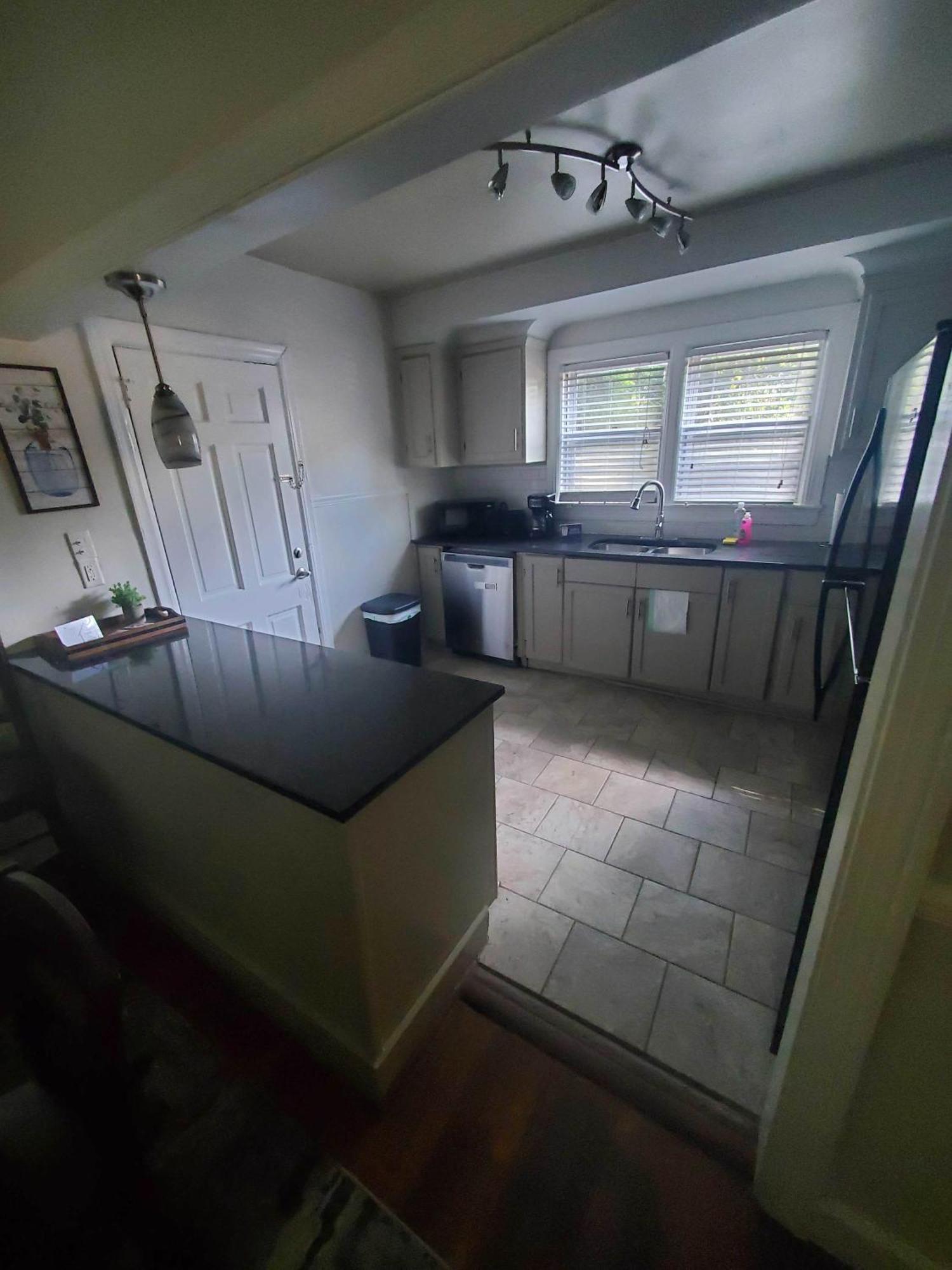 Bungalow- Less The 10 Mins From Downtown Holiday home