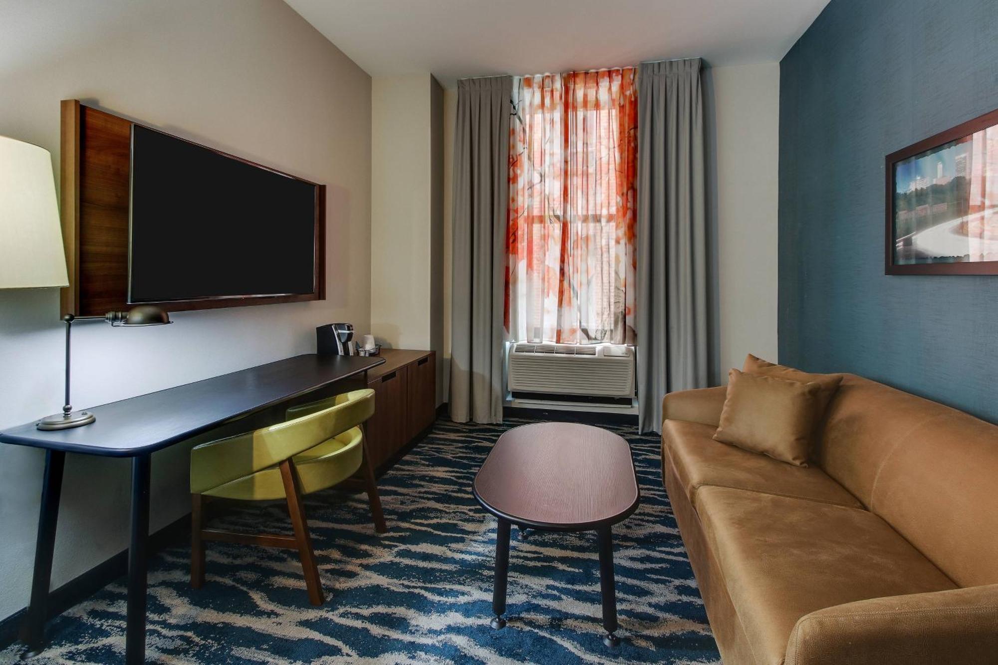 Fairfield & By Marriott Downtown Hotel