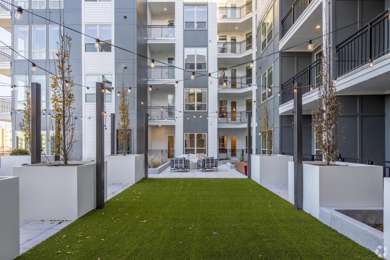Bright 2-bedroom In Downtown With Parking *