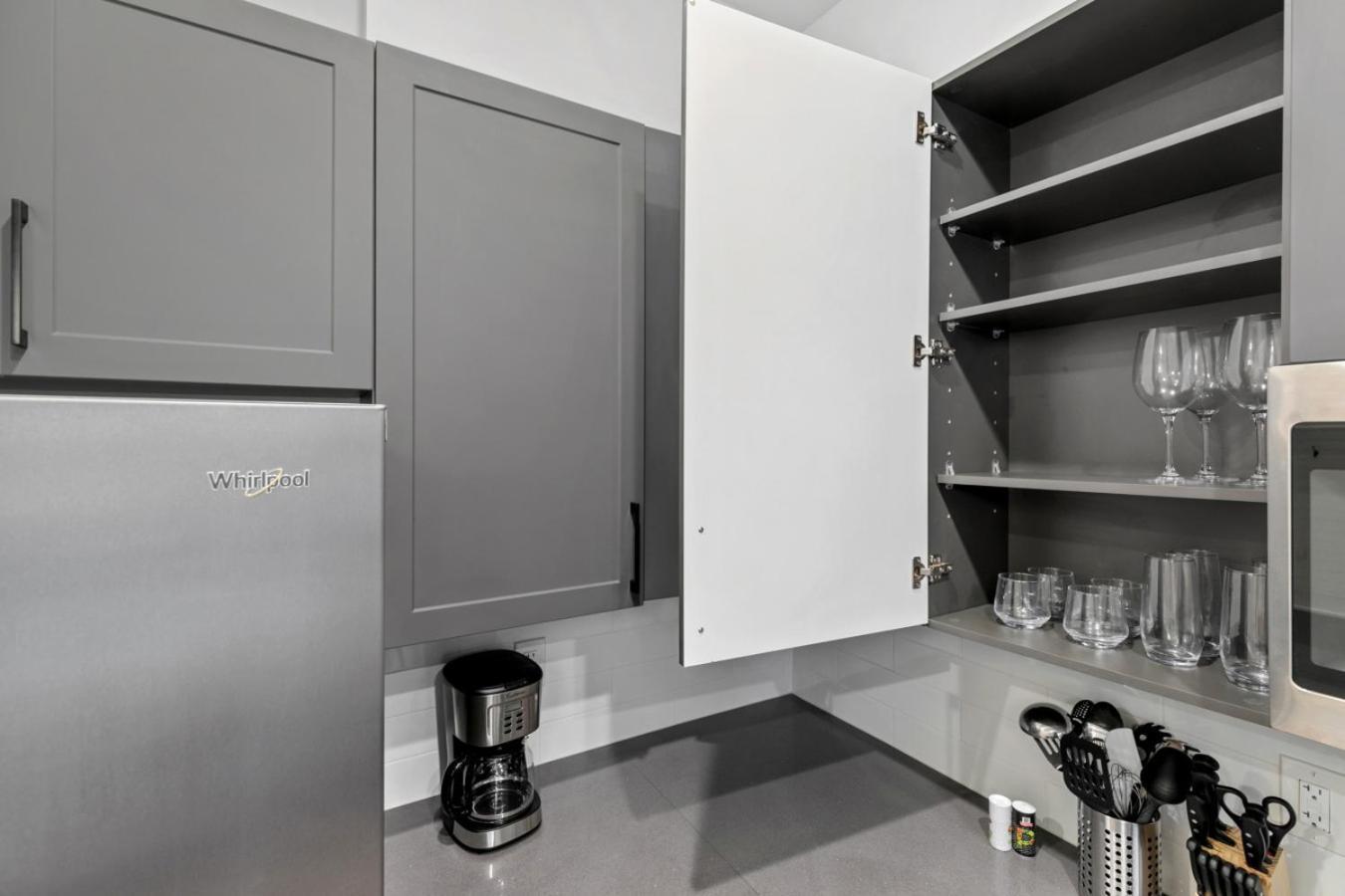 Bright 2-bedroom In Downtown With Parking