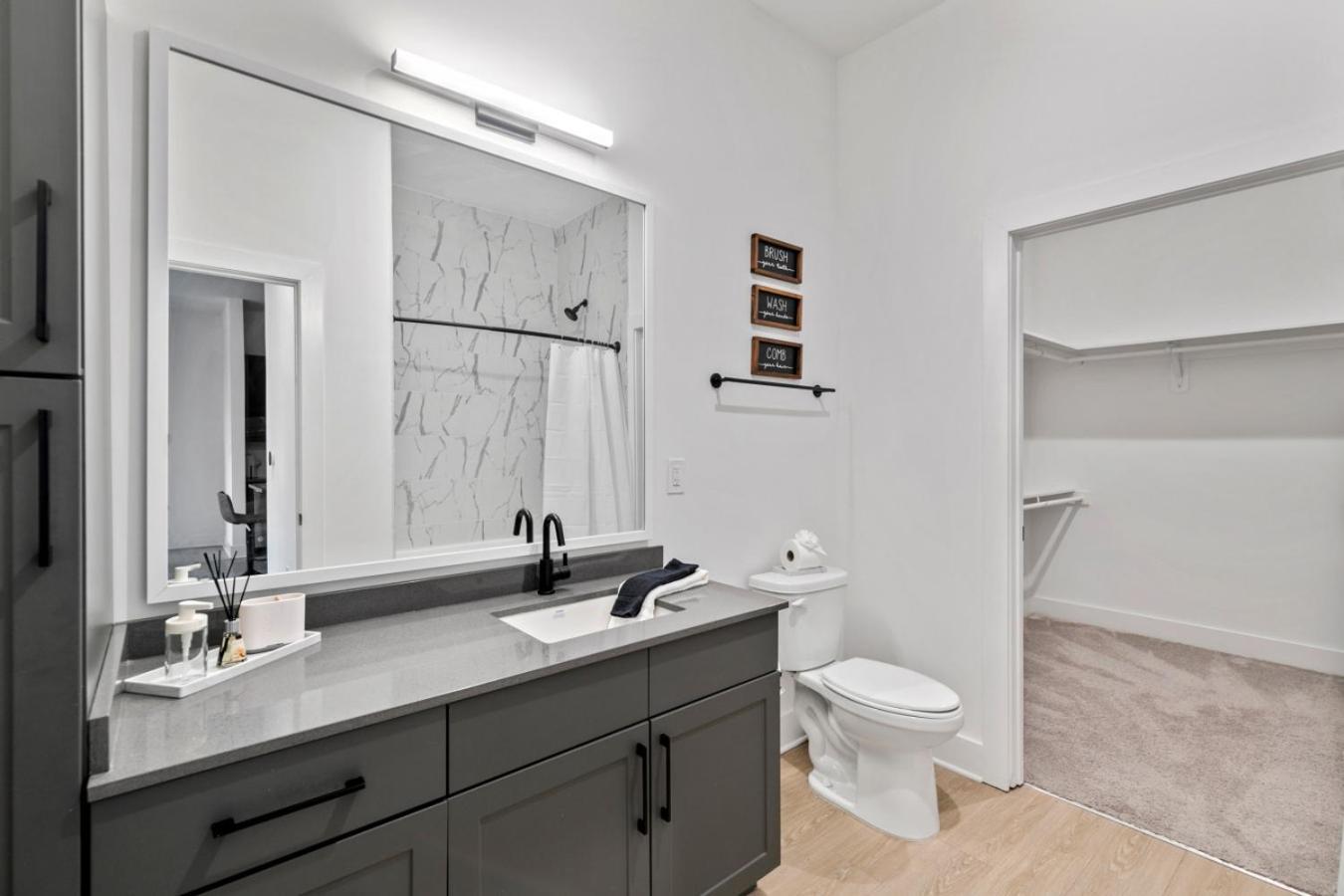 Bright 2-bedroom In Downtown With Parking *