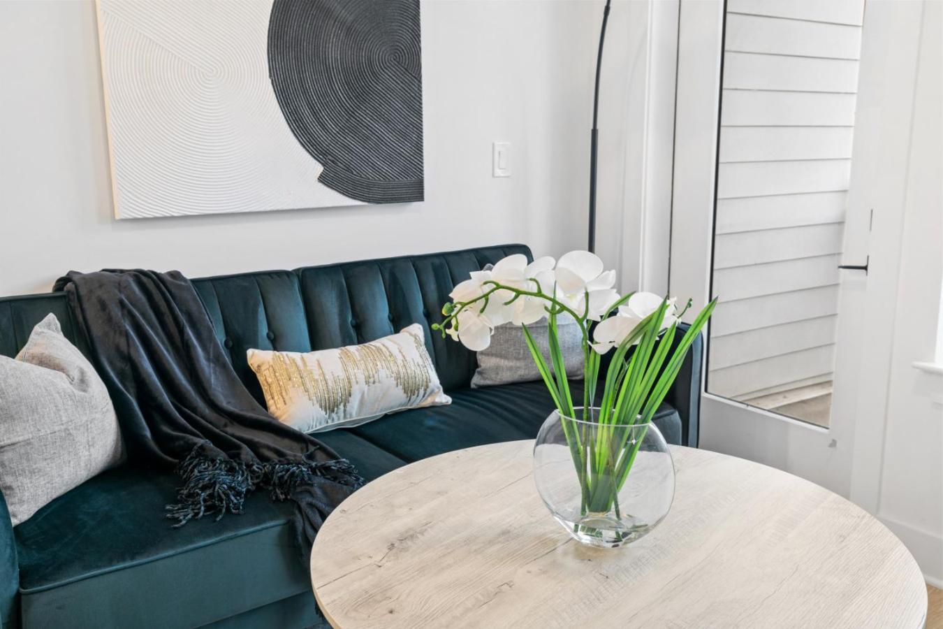 Apartment Bright 2-bedroom In Downtown With Parking