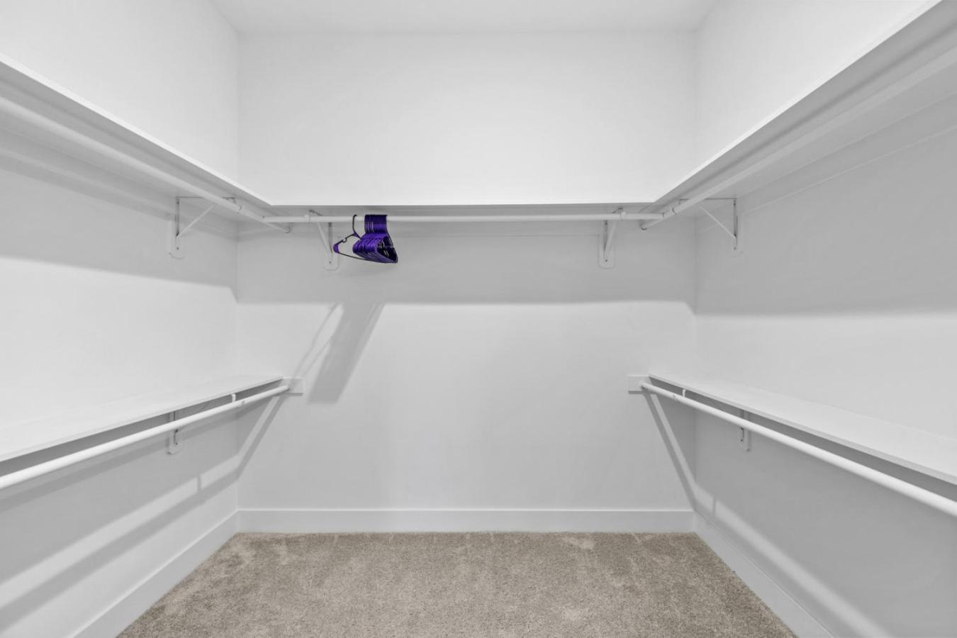 Bright 2-bedroom In Downtown With Parking Apartment *