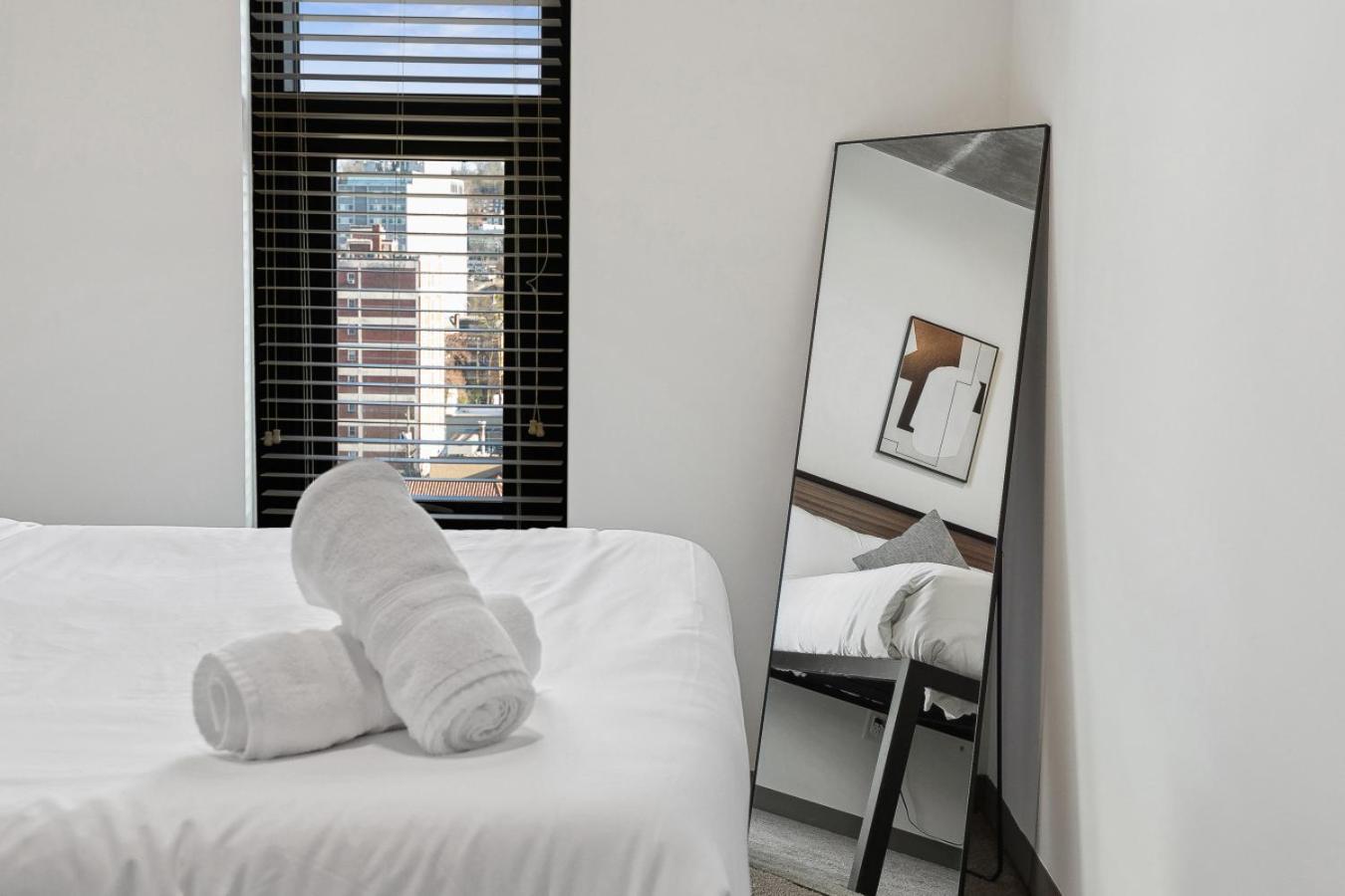 Live The High Life Chic 2br In Bhm Apartment