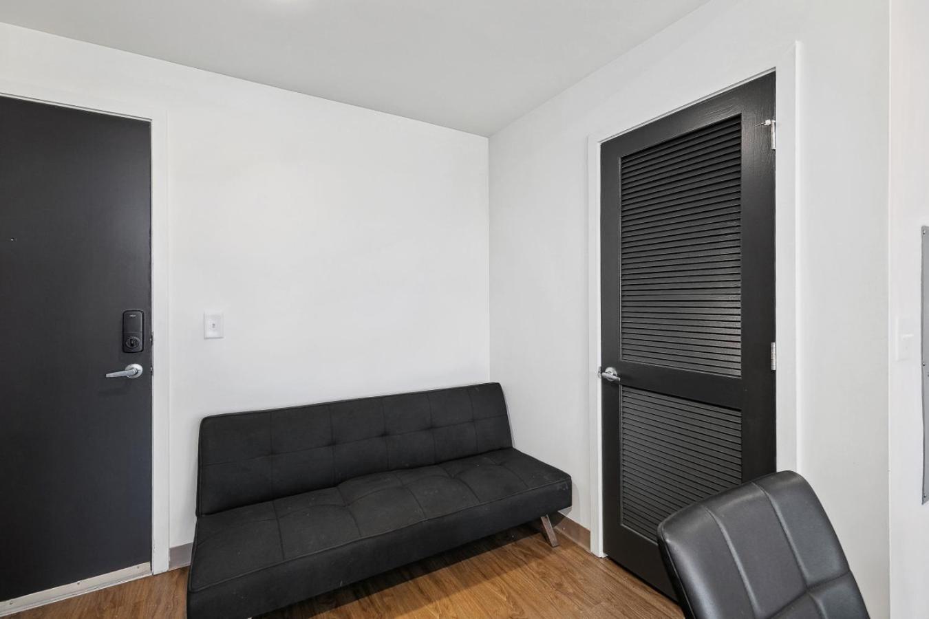 Live The High Life Chic 2br In Bhm Apartment *