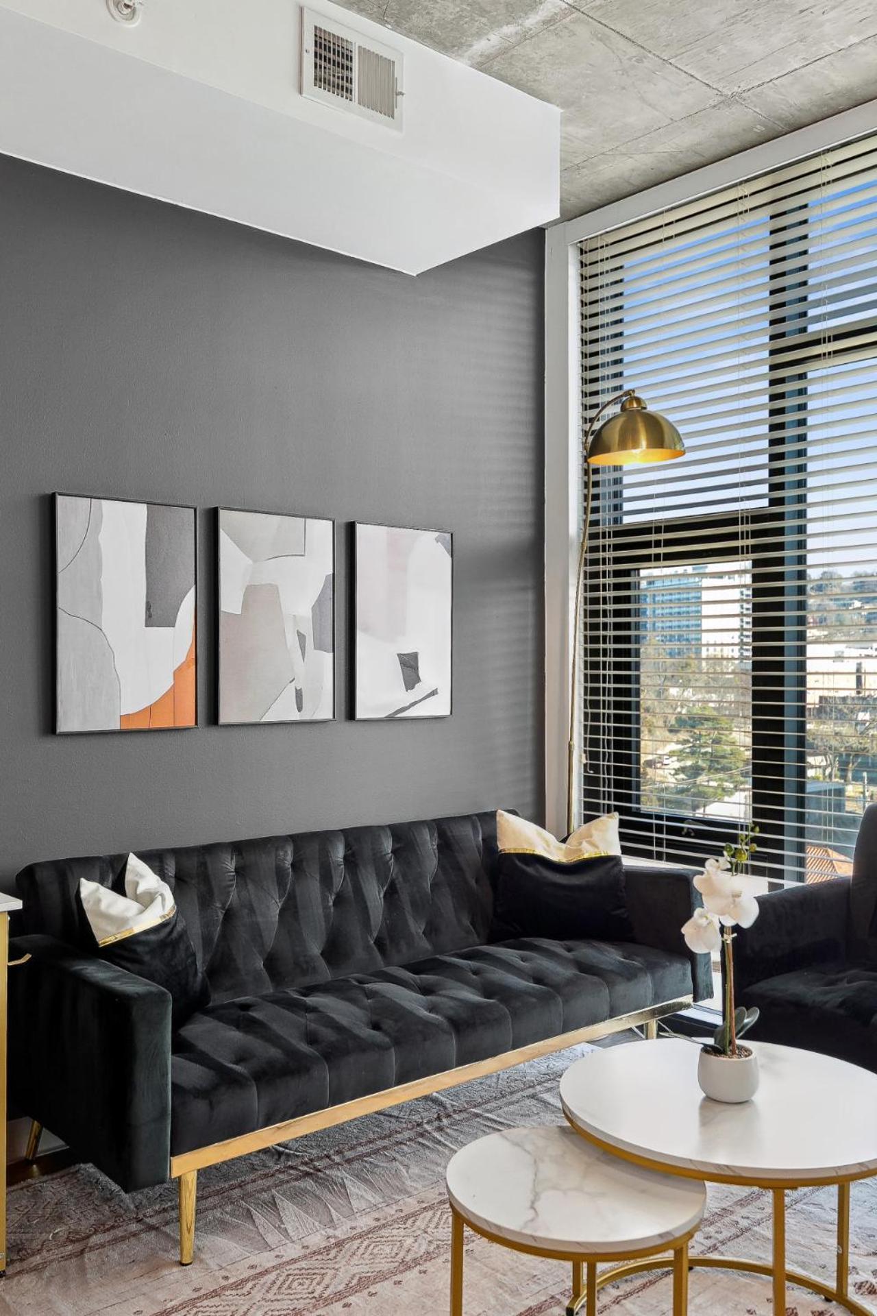 Live The High Life Chic 2br In Bhm