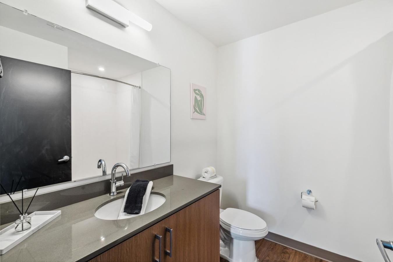 Apartment High-rise Living Sleek N Cozy Minutes From Uab