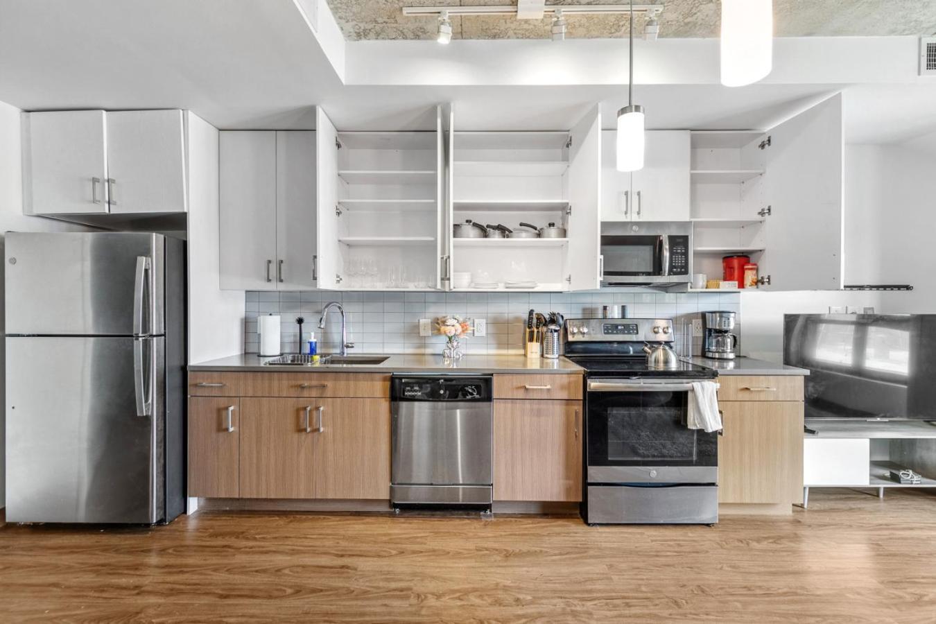 Big Energy 2br In The Heart Of Bhm Apartment *