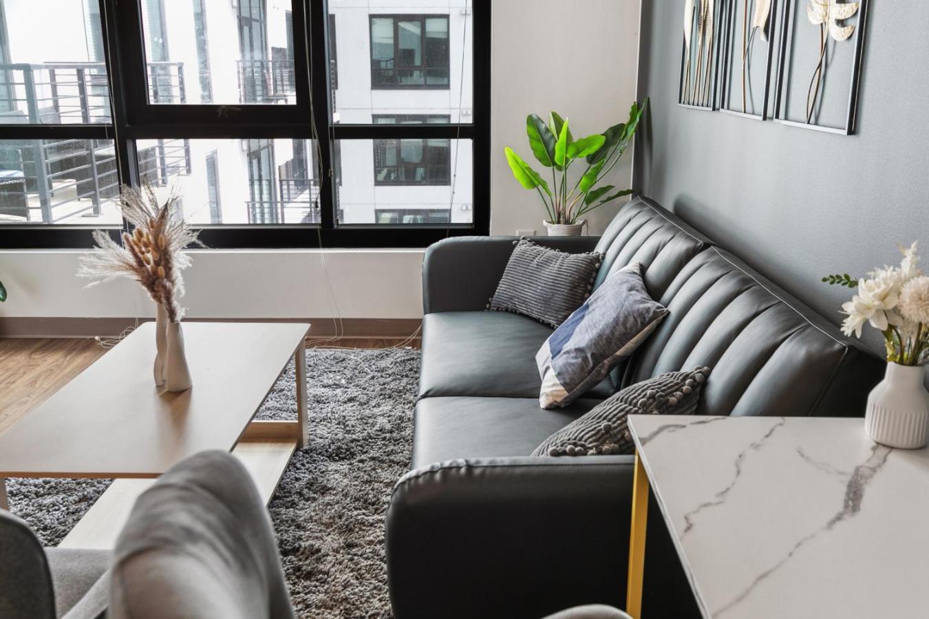 Big Energy 2br In The Heart Of Bhm Apartment