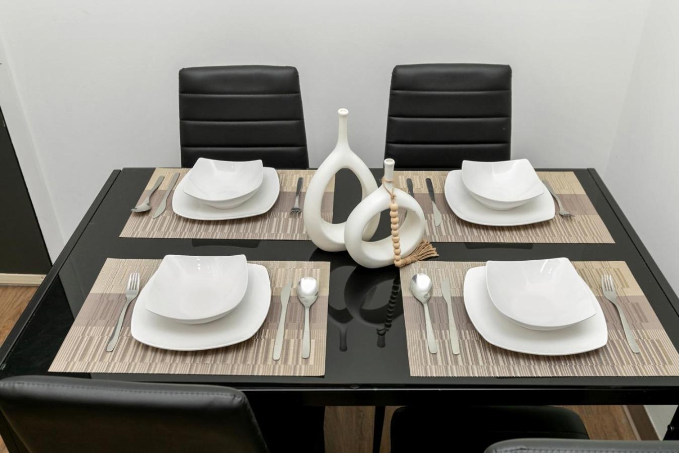 Your Luxe 2br Getaway Apartment