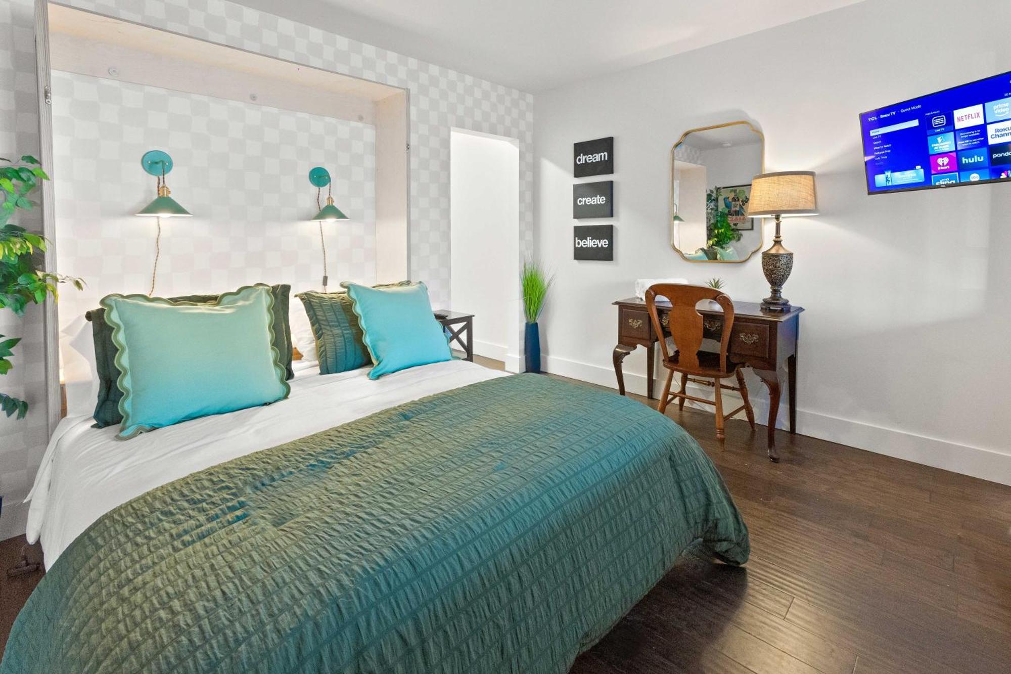 Theatre Retreat 2 Bedroom Loft - 1 Blk From Theatres Birmingham