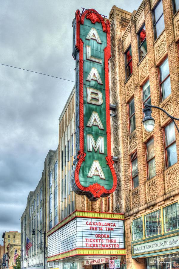 Theatre Retreat 2 Bedroom Loft - 1 Blk From Theatres Apartment *