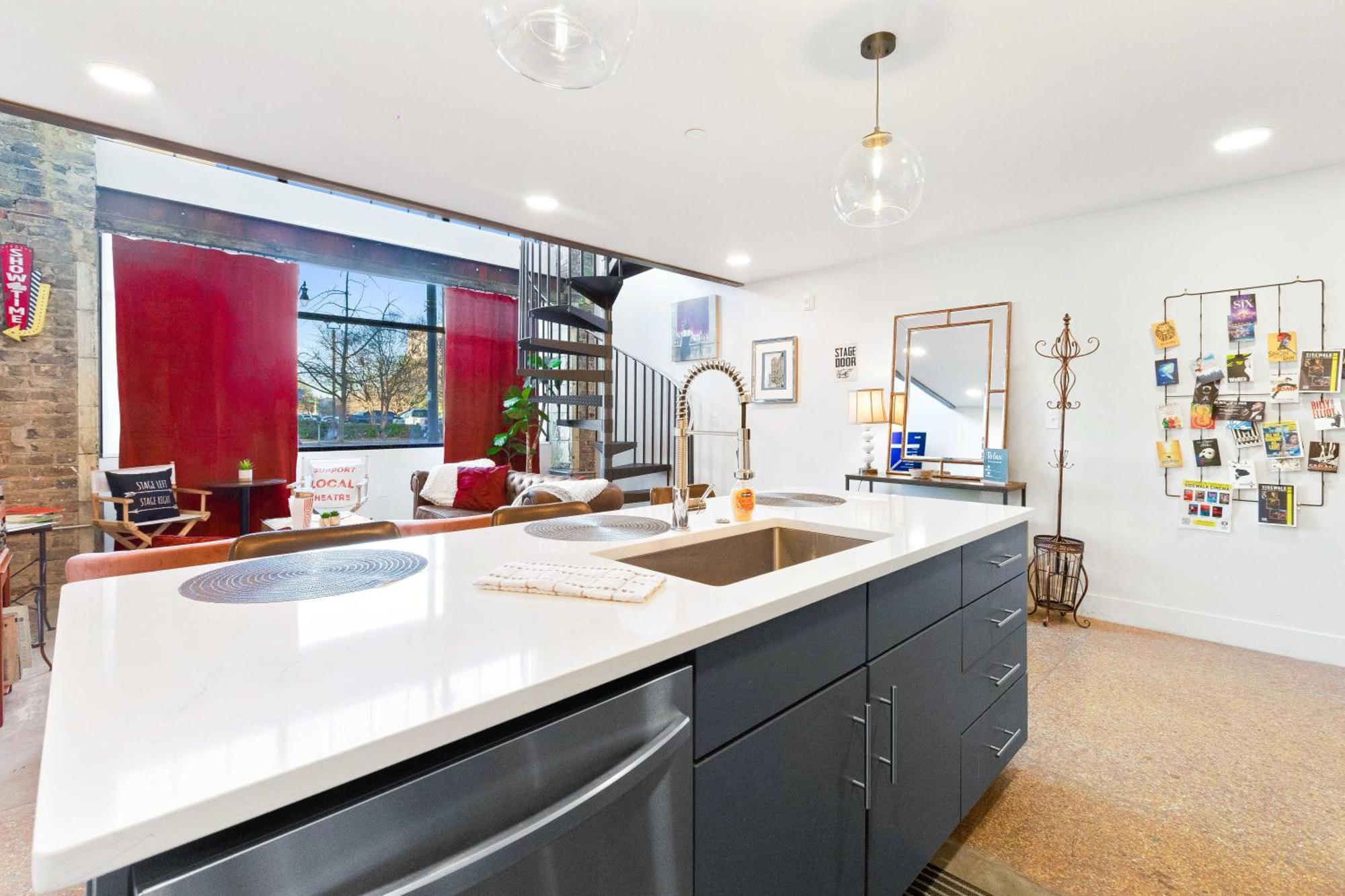 Theatre Retreat 2 Bedroom Loft - 1 Blk From Theatres * Birmingham