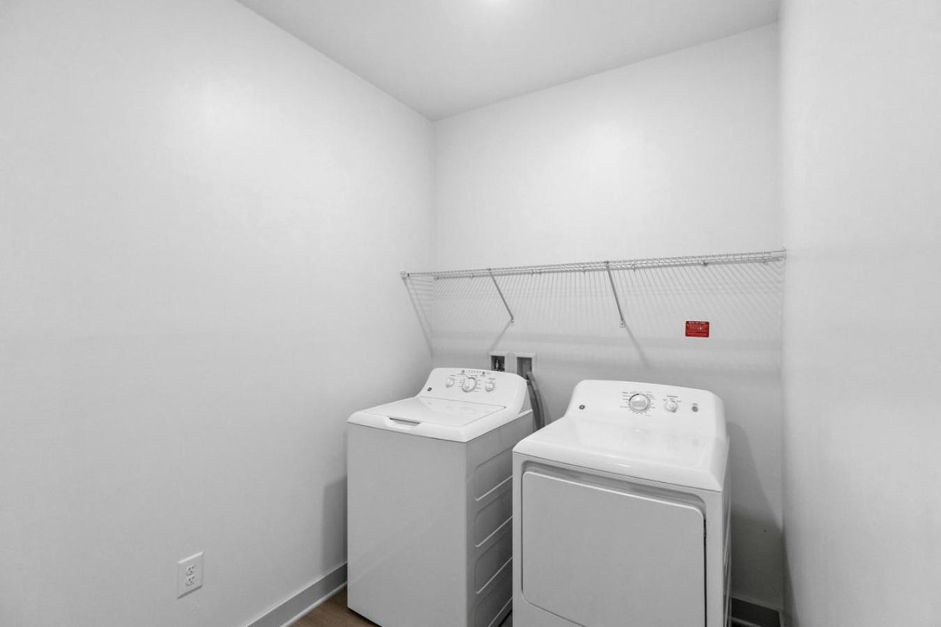 Urban Elegance 3br Experience 06 Apartment