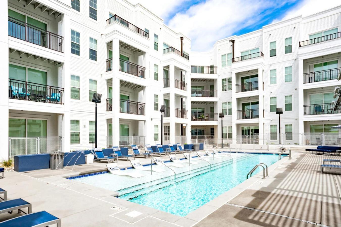 Urban Elegance 3br Experience 06 Apartment